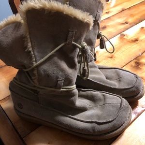Earth Boots Size 9